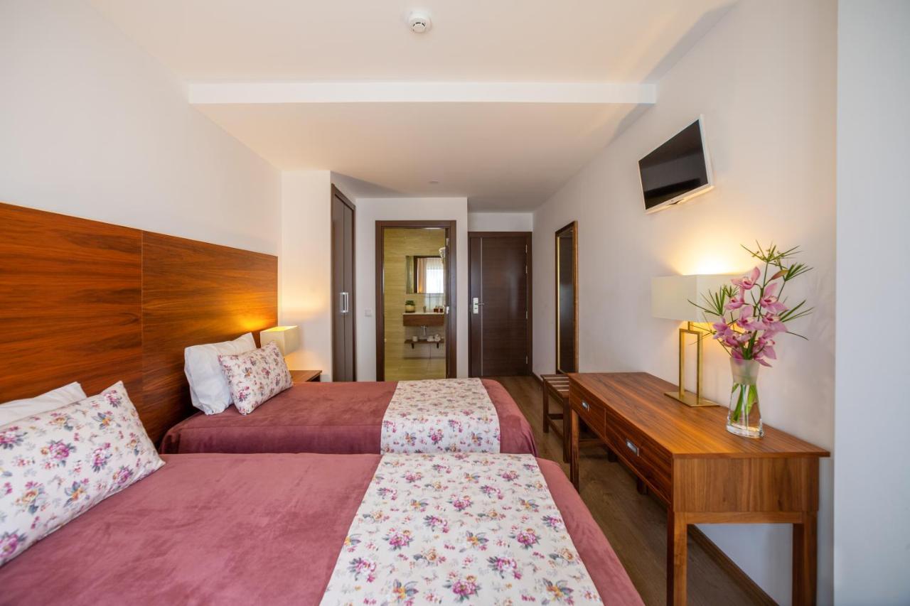 Twin Room Private Bathroom