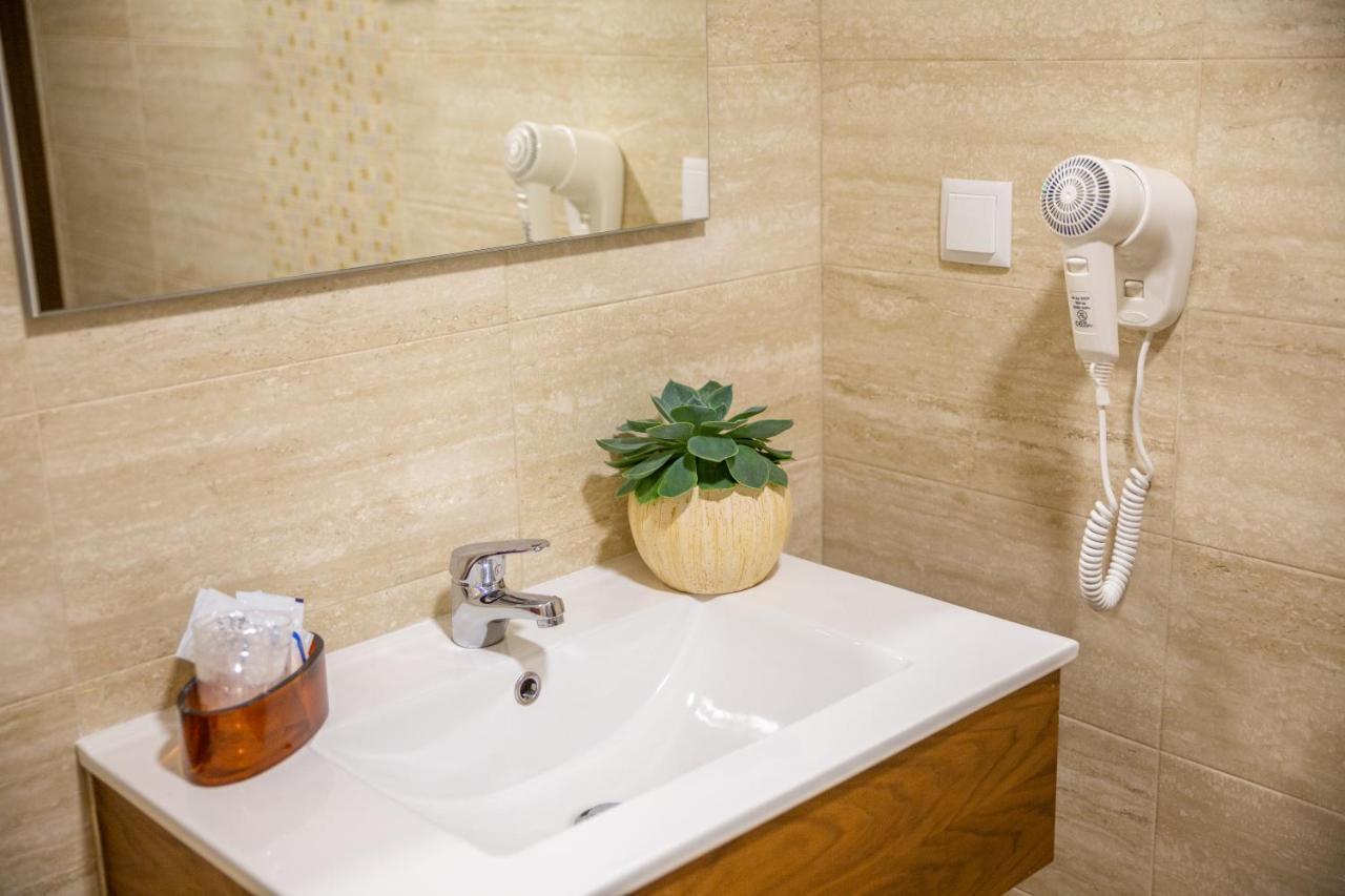 Twin Room Private Bathroom