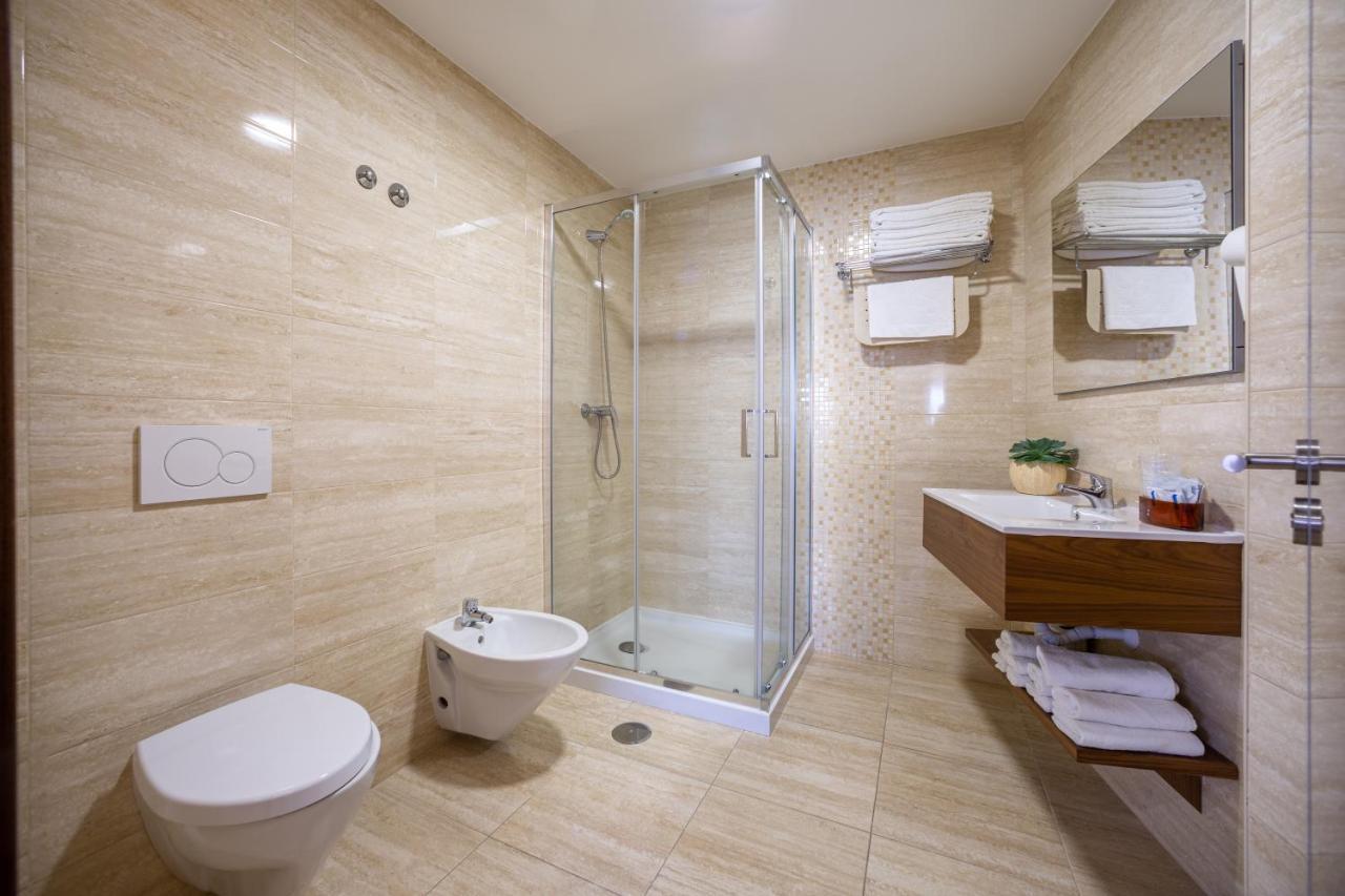 Twin Room Private Bathroom