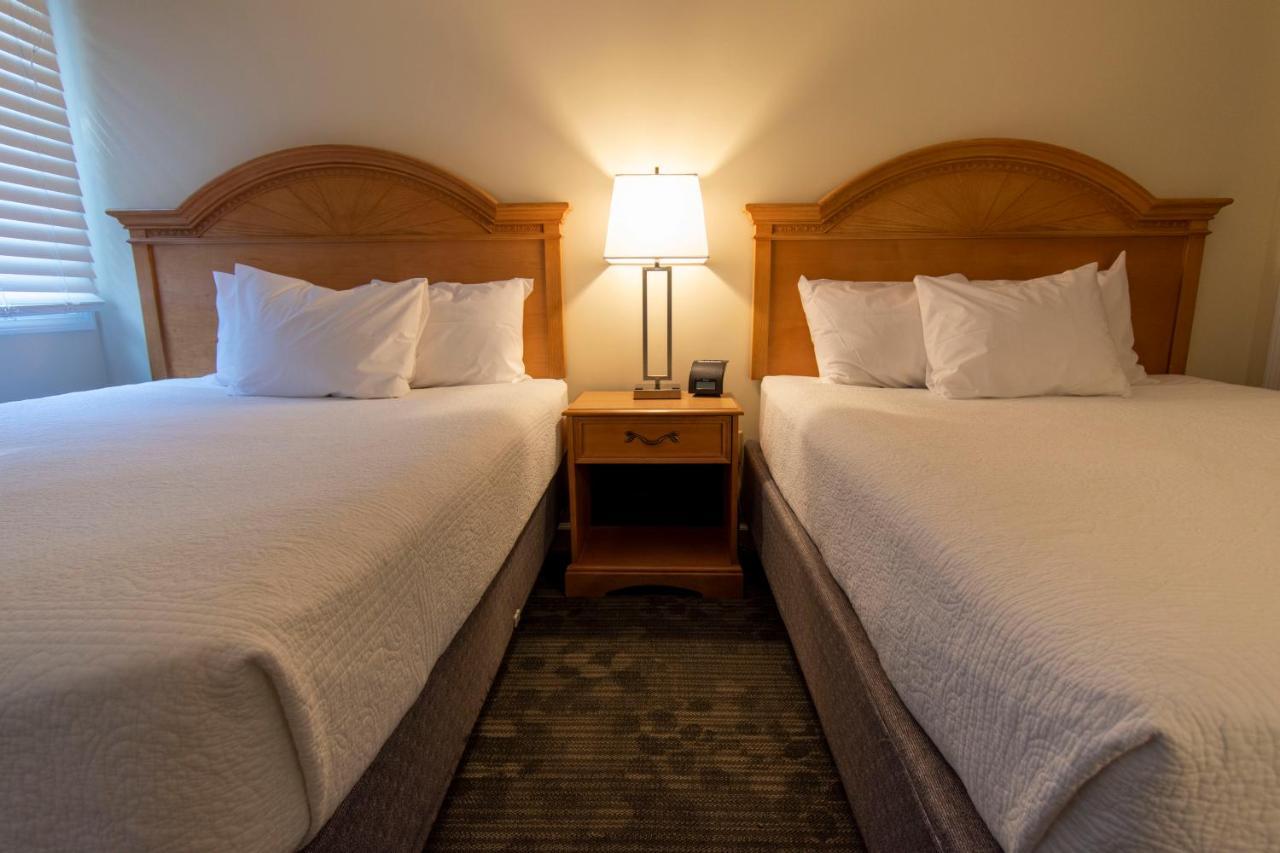 Queen Room with Two Queen Beds - Poolside,1553975653:JPEG