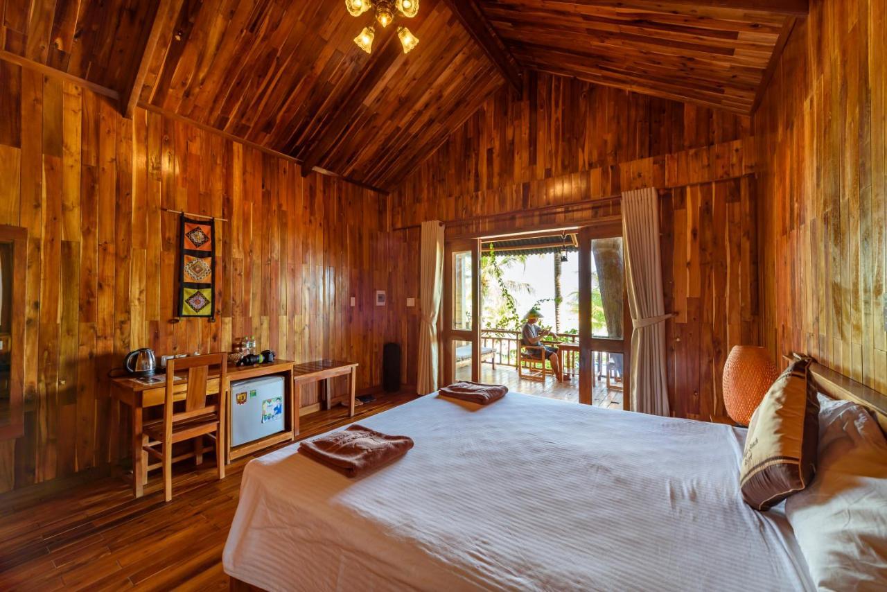 Beach Front Bungalow all Minibar
