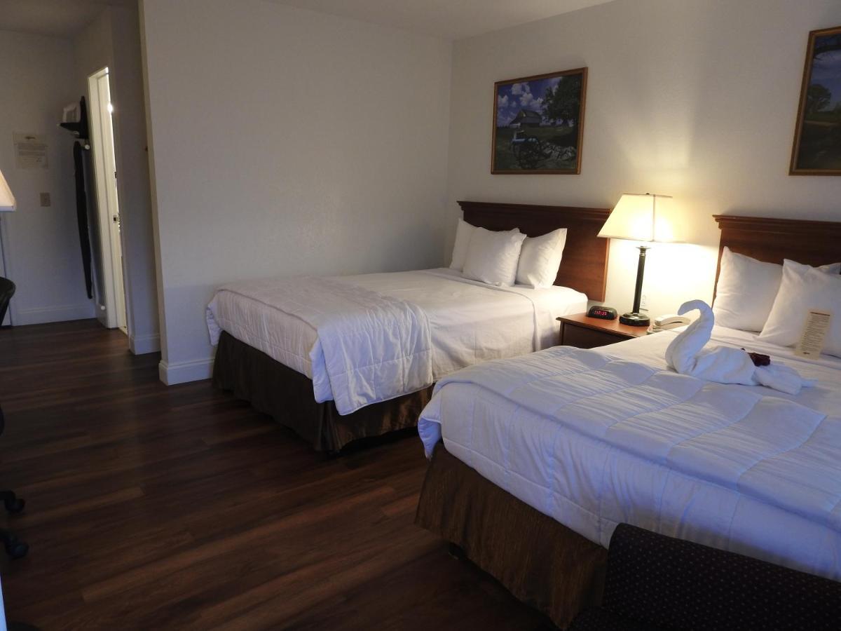 Standard Room Two Double Beds Pet Friendly