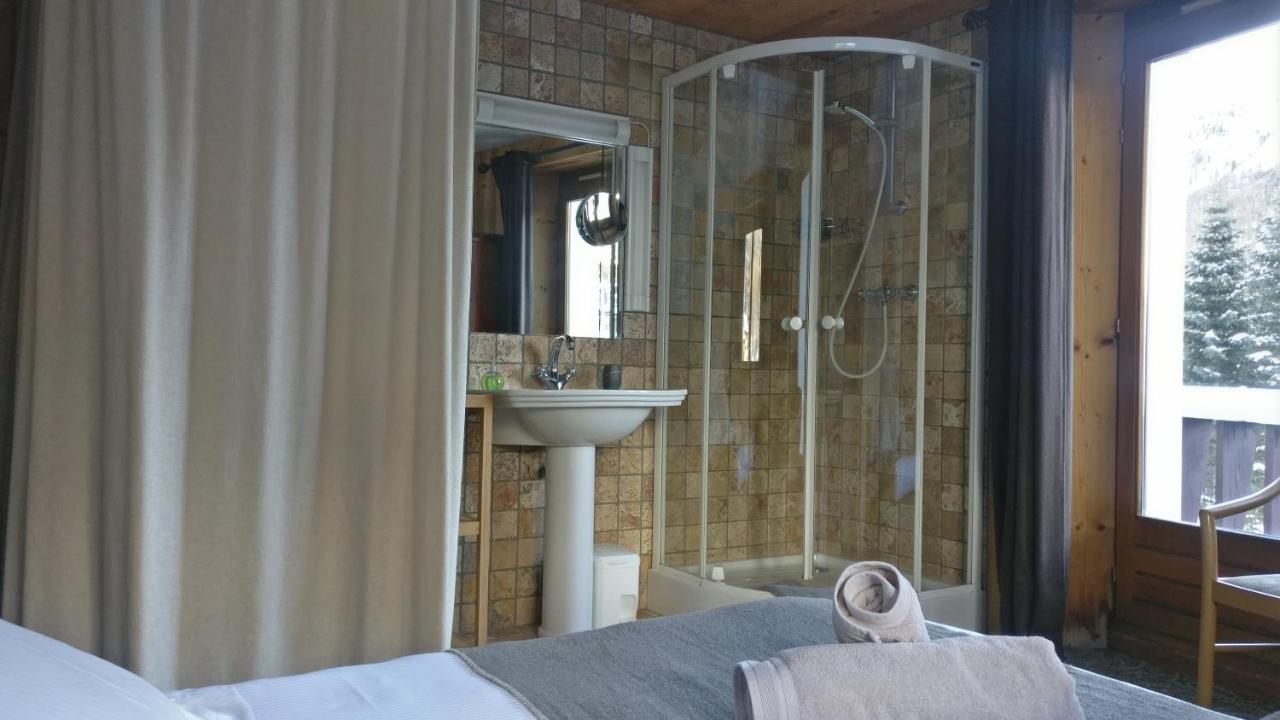 Double Room Shower
