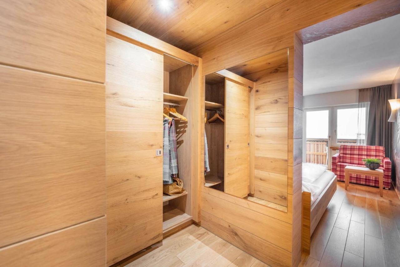 Queen Size Room