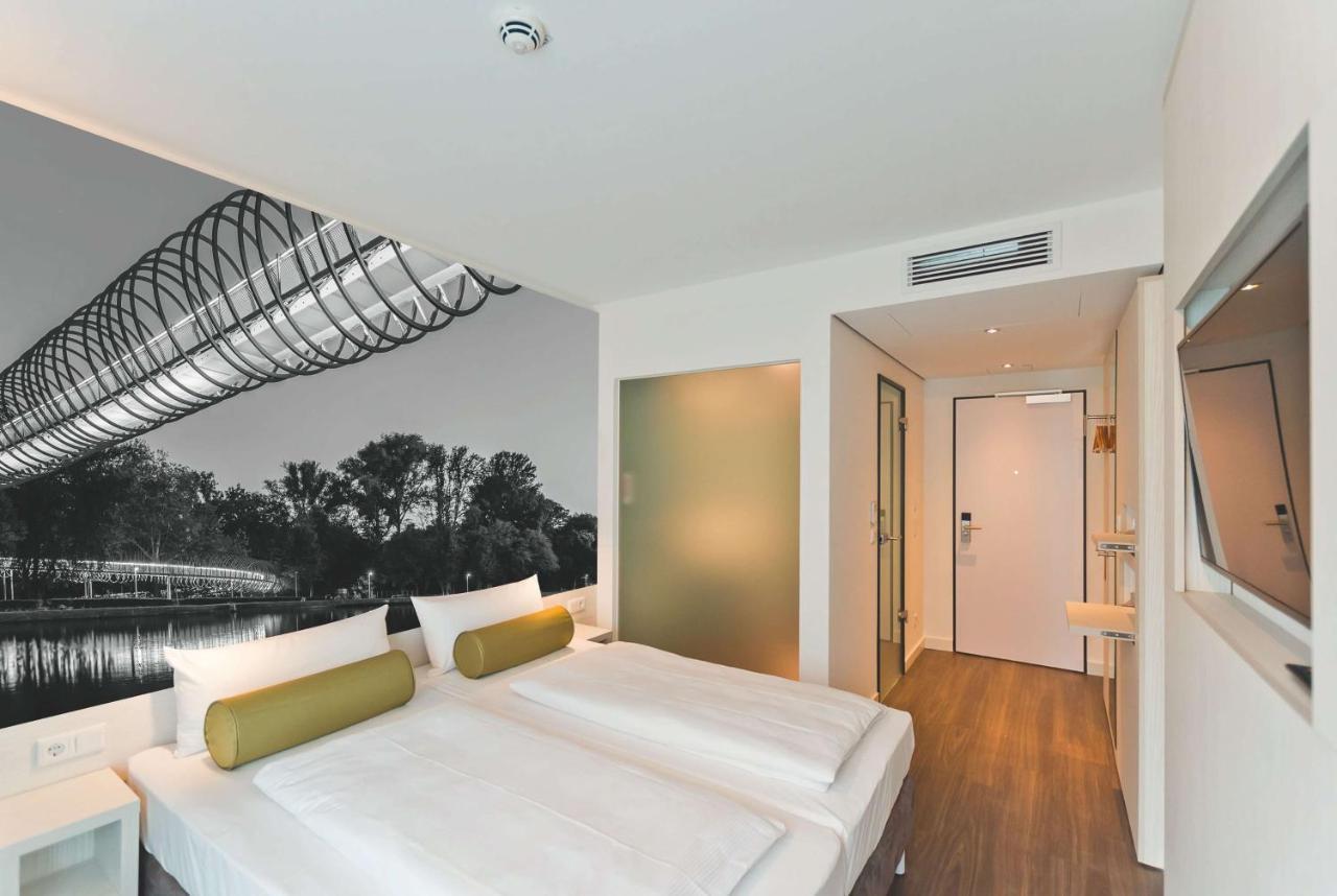 Standard Accessible Room