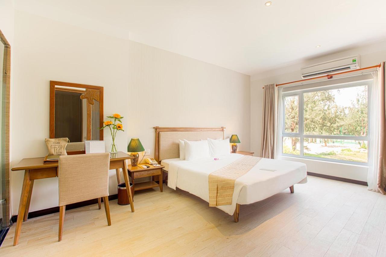 Deluxe Garden Double Room Bathtub