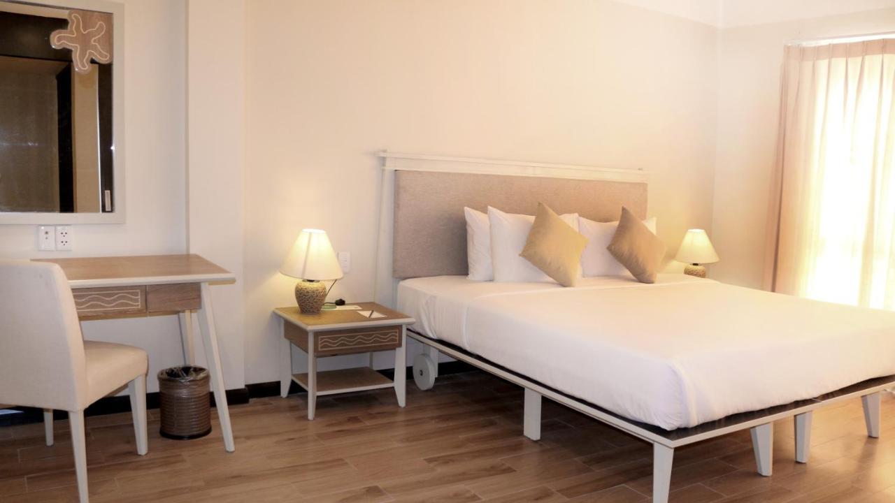 Deluxe Garden Double Room Bathtub