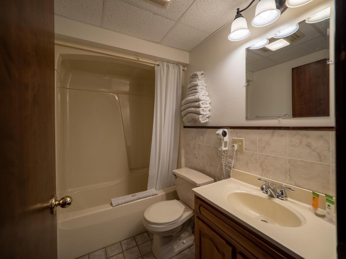Standard Queen Room