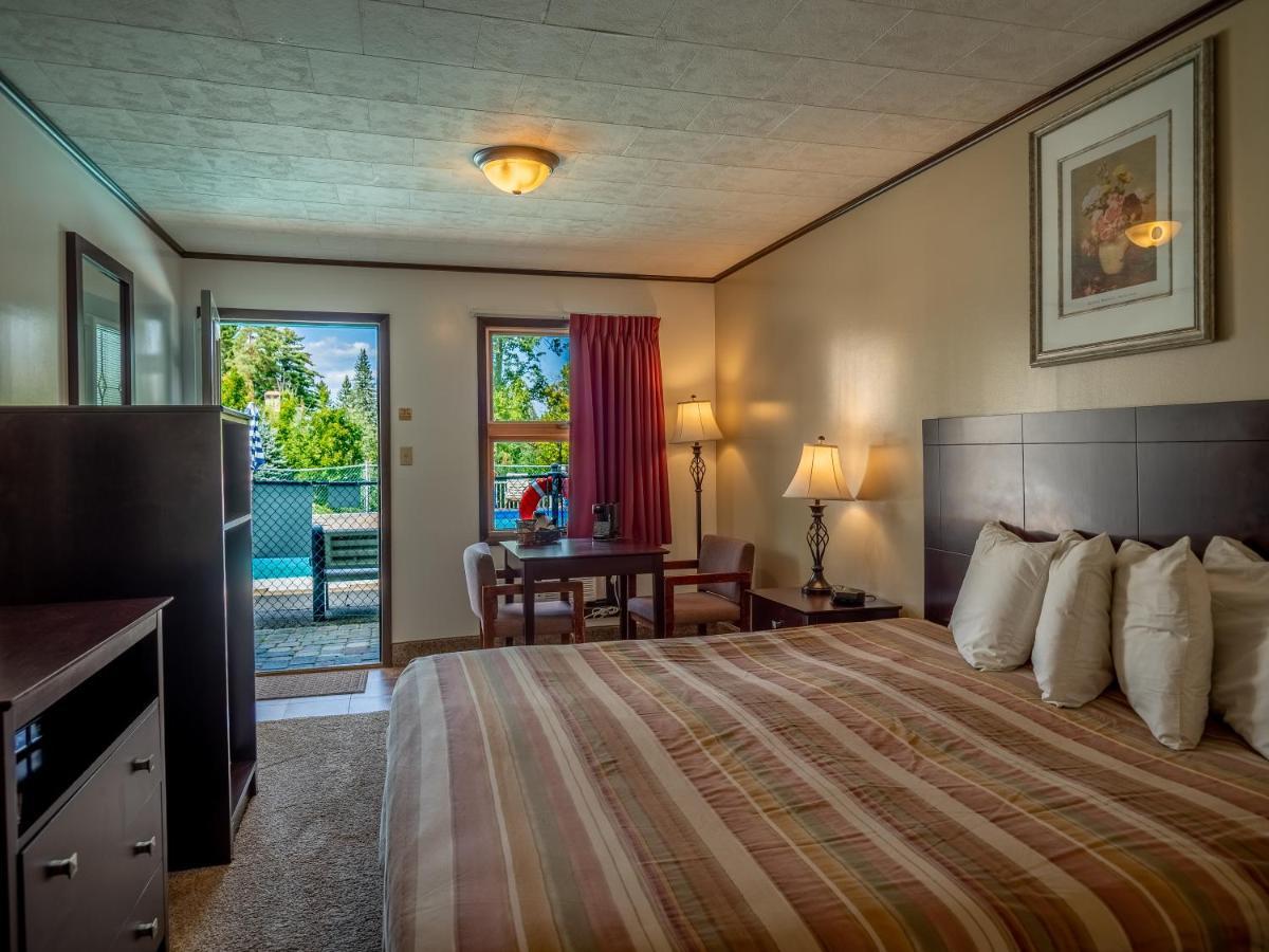 King Room Pool View
