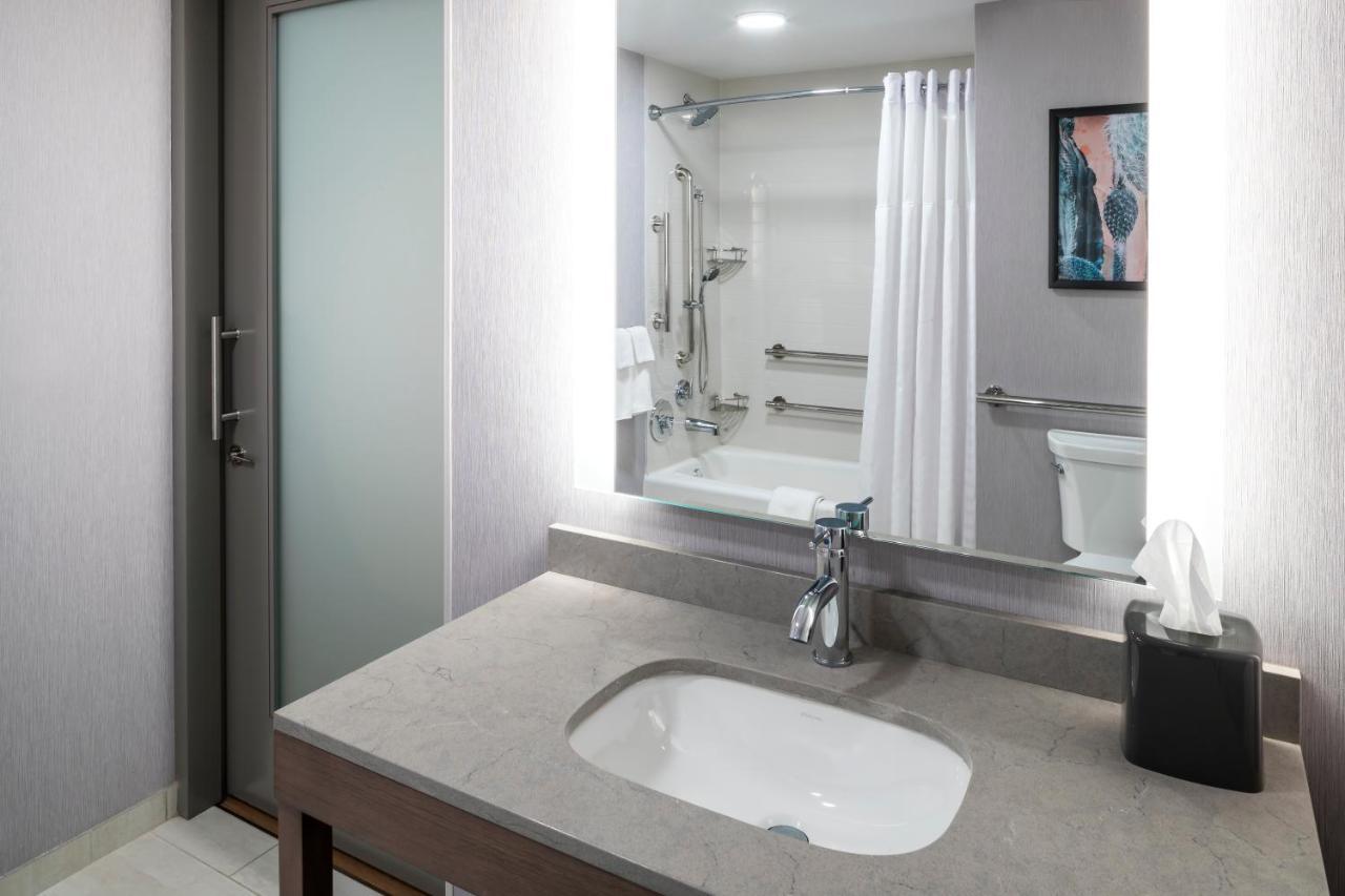 Queen Room Two Queen Beds Accessible Tub