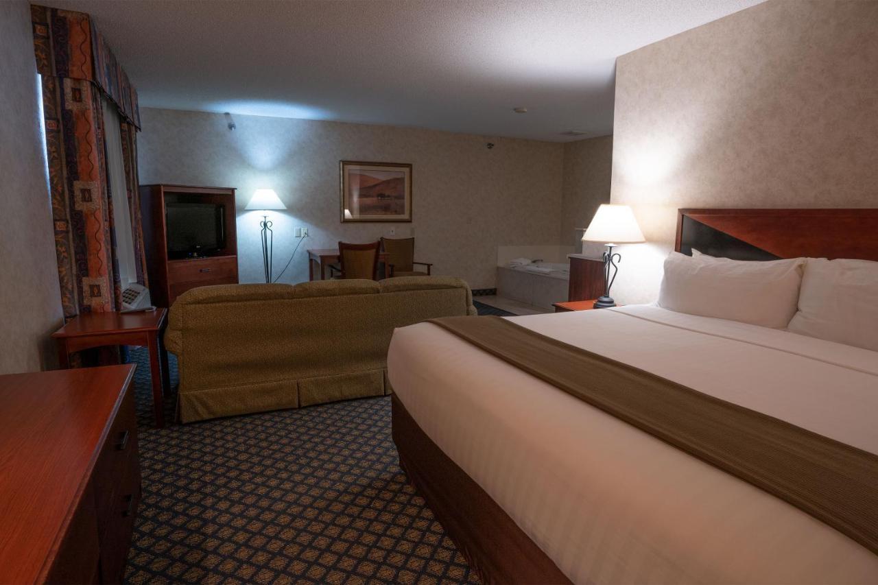 Deluxe King Suite