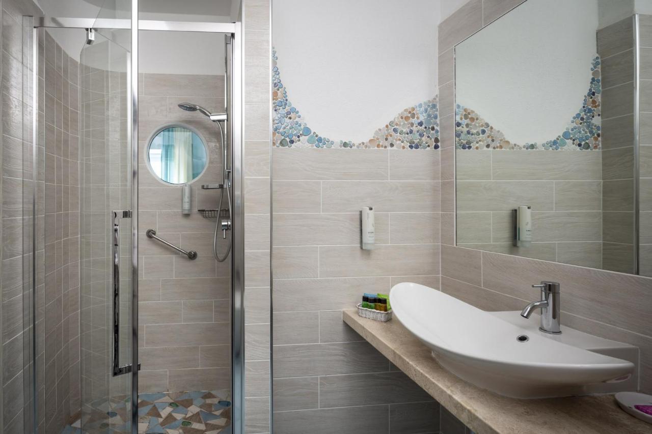 Deluxe Double or Twin Room Sea View