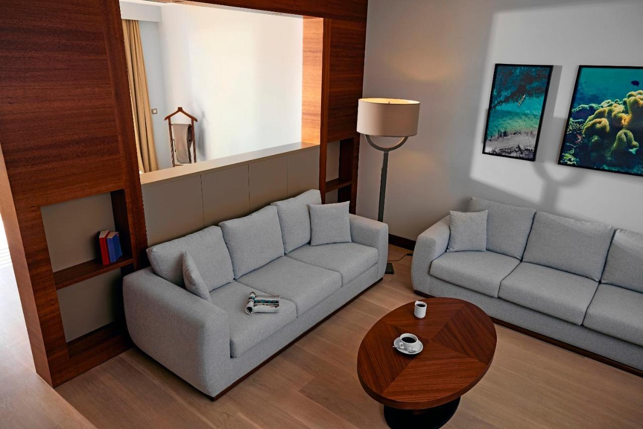 Deluxe Sea View Suite