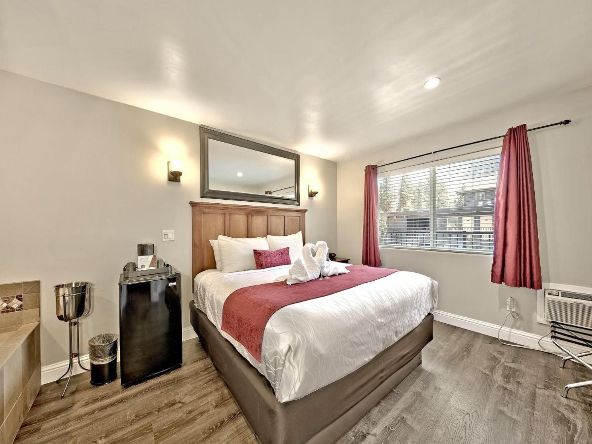 Deluxe King Room Spa Bath