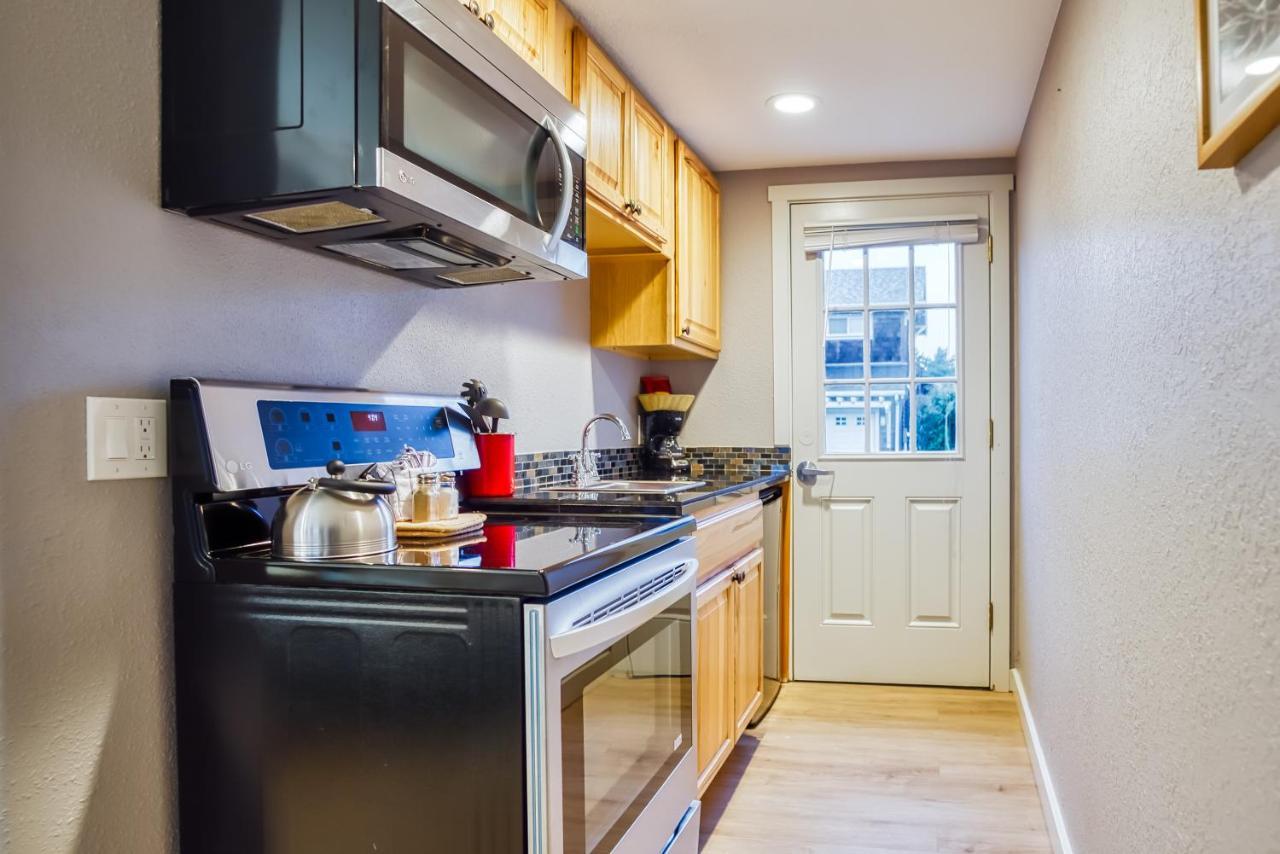 Queen Room Kitchen