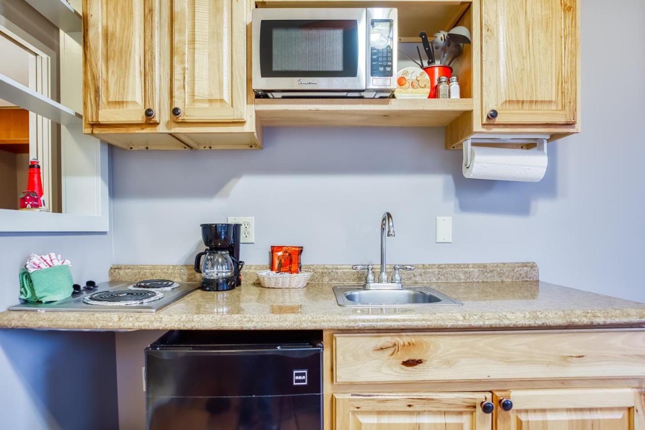 Queen Room Kitchen