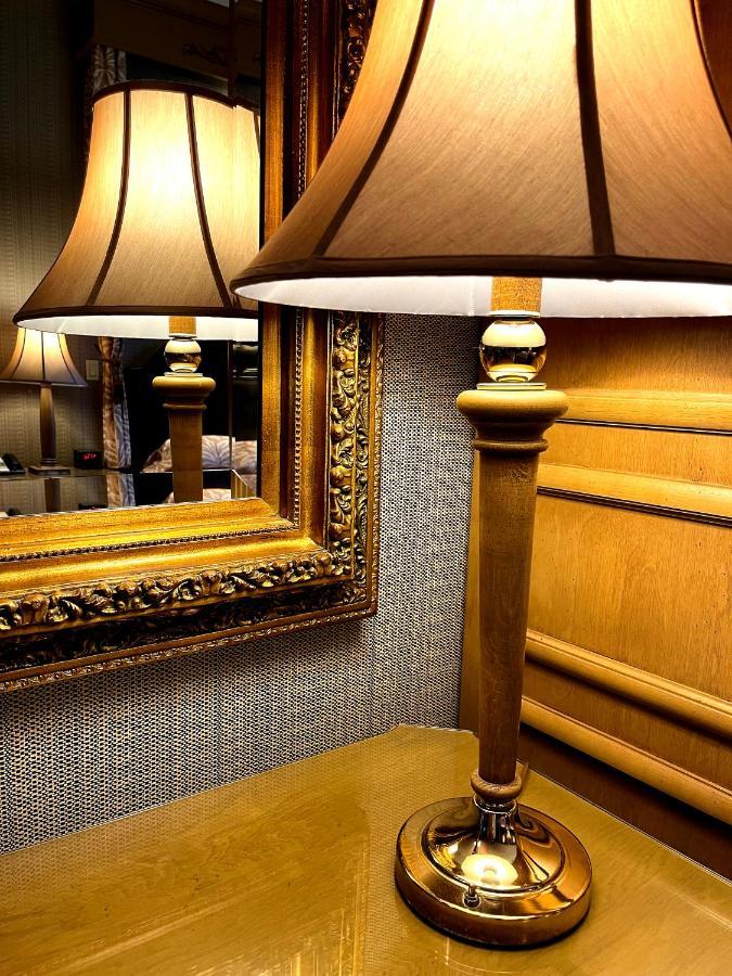 Single Queen Room