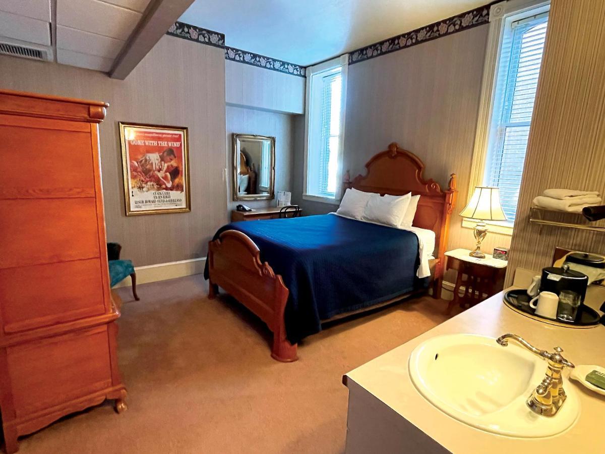 Deluxe Queen Room