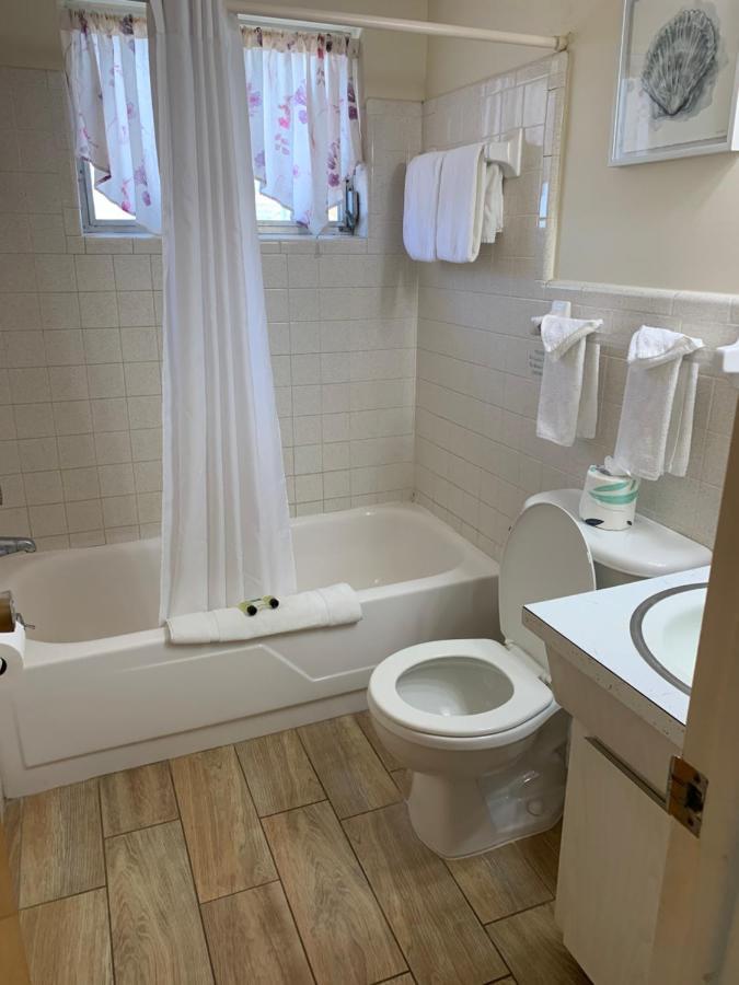 Molloy Suite 1 Full 1 Twin Bed