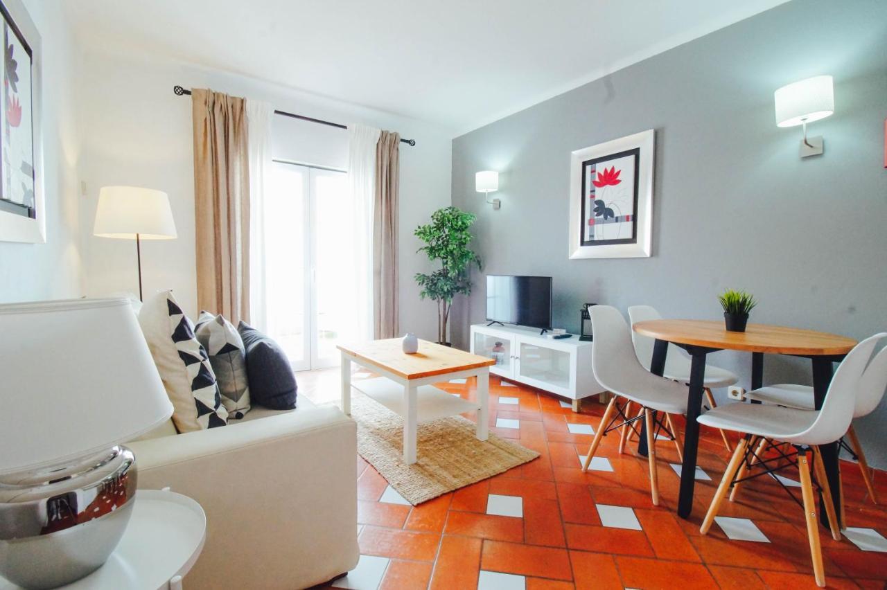 One-Bedroom Apartment Terrace Balcony