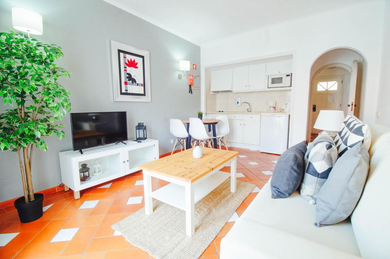 One-Bedroom Apartment Terrace Balcony