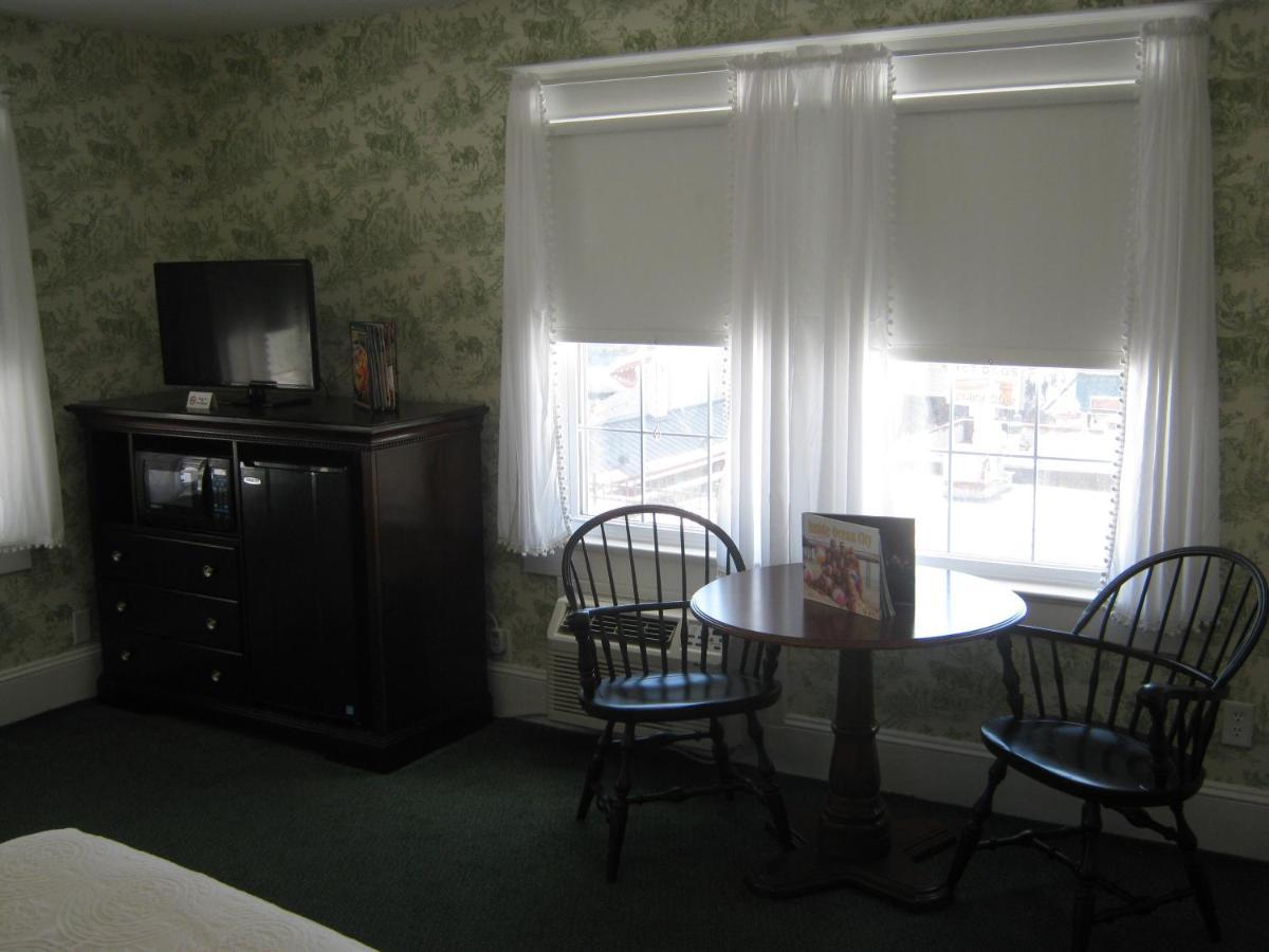 Standard Queen Room