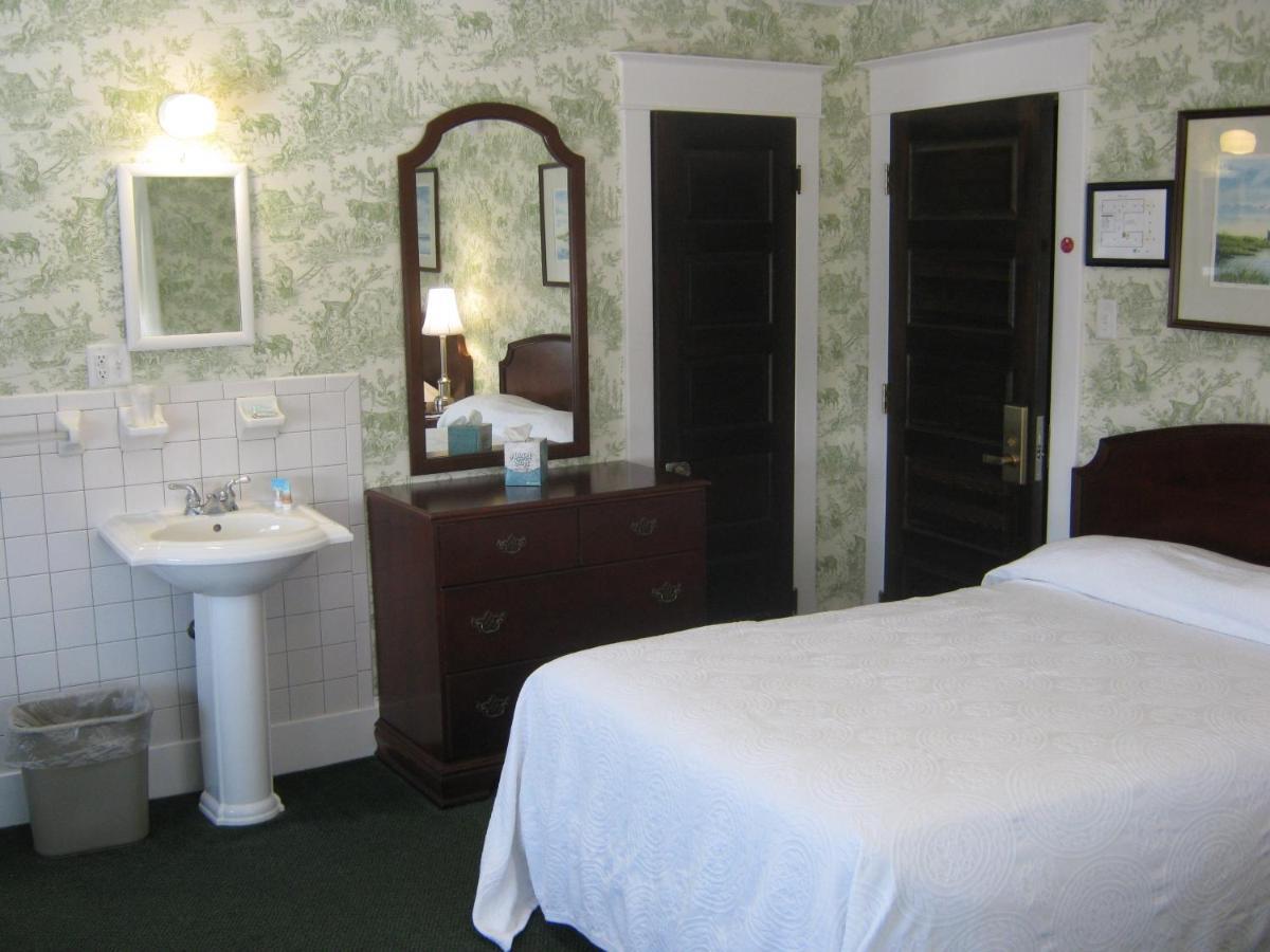 Standard Queen Room