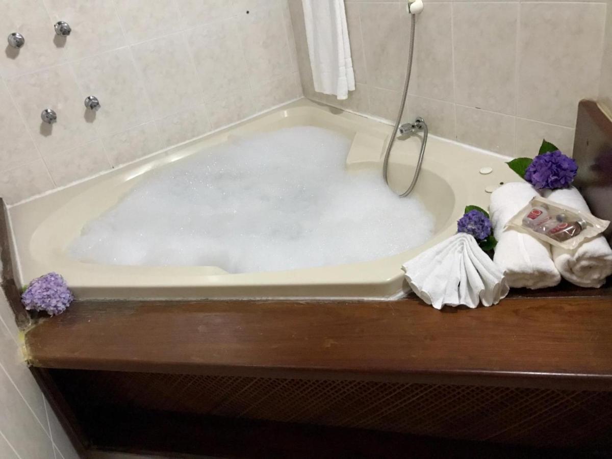 Suite Spa Bath,1421401257:JPEG