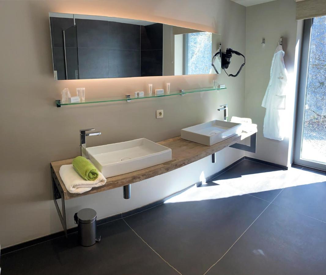Deluxe Double Room Bath