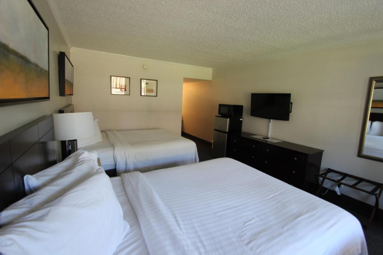 Standard Queen Room Two Queen Beds