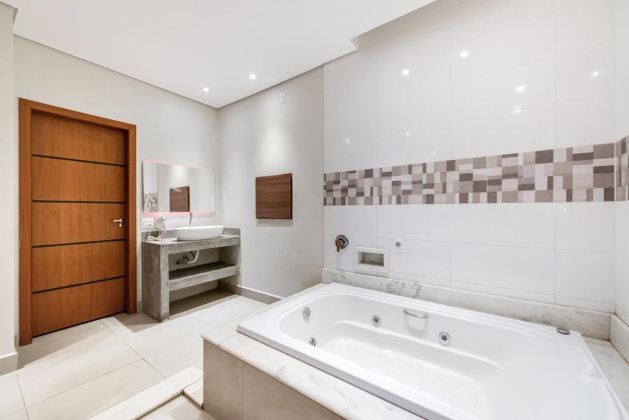 Studio Spa Bath