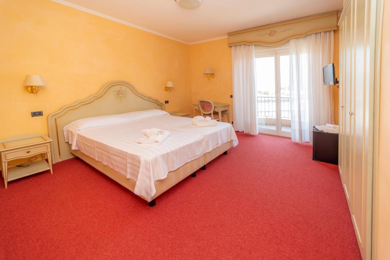 Double or Twin Room Lake View