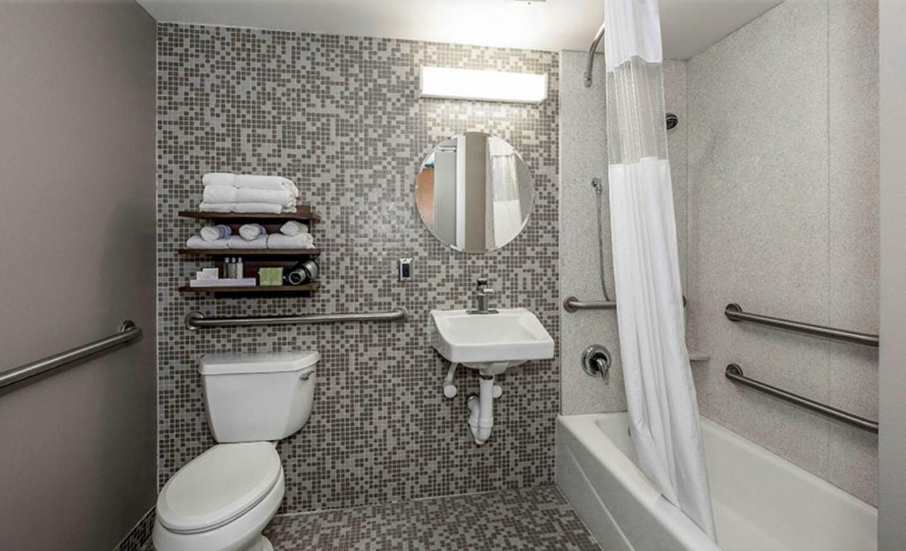 Queen Room - Mobility Accessible with Grab Bars - Non-Smoking