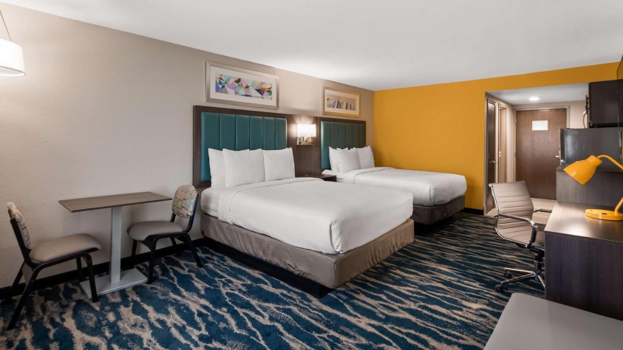 Queen Room Two Queen Beds Kitchenette