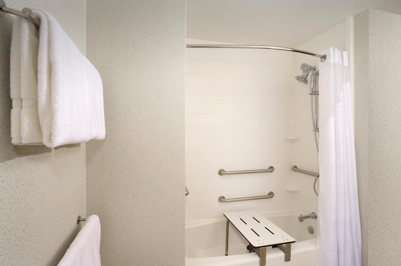 Queen Room Two Queen Beds Hearing Accessible
