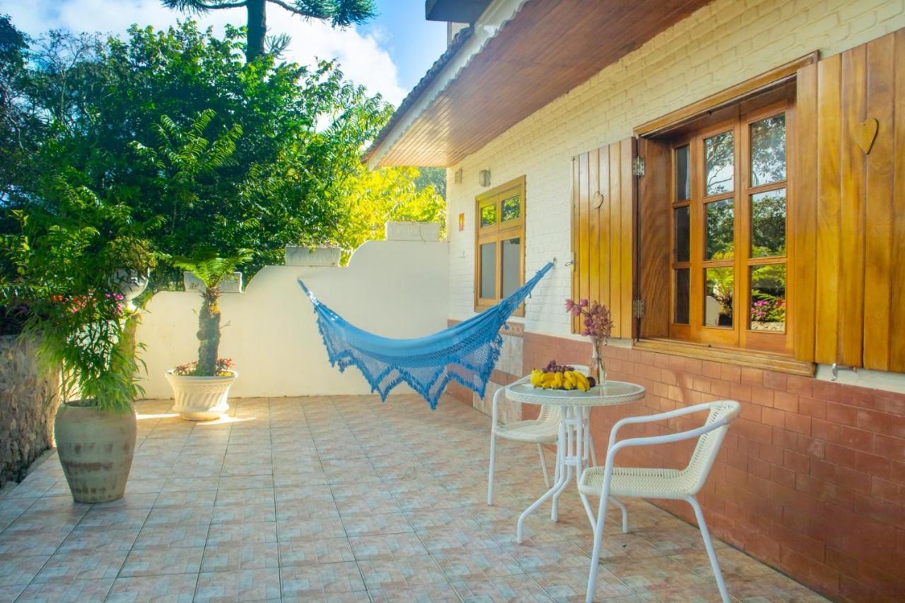 Apartamento Luxo com Hidromassagem Dupla e Vista para o Bosque