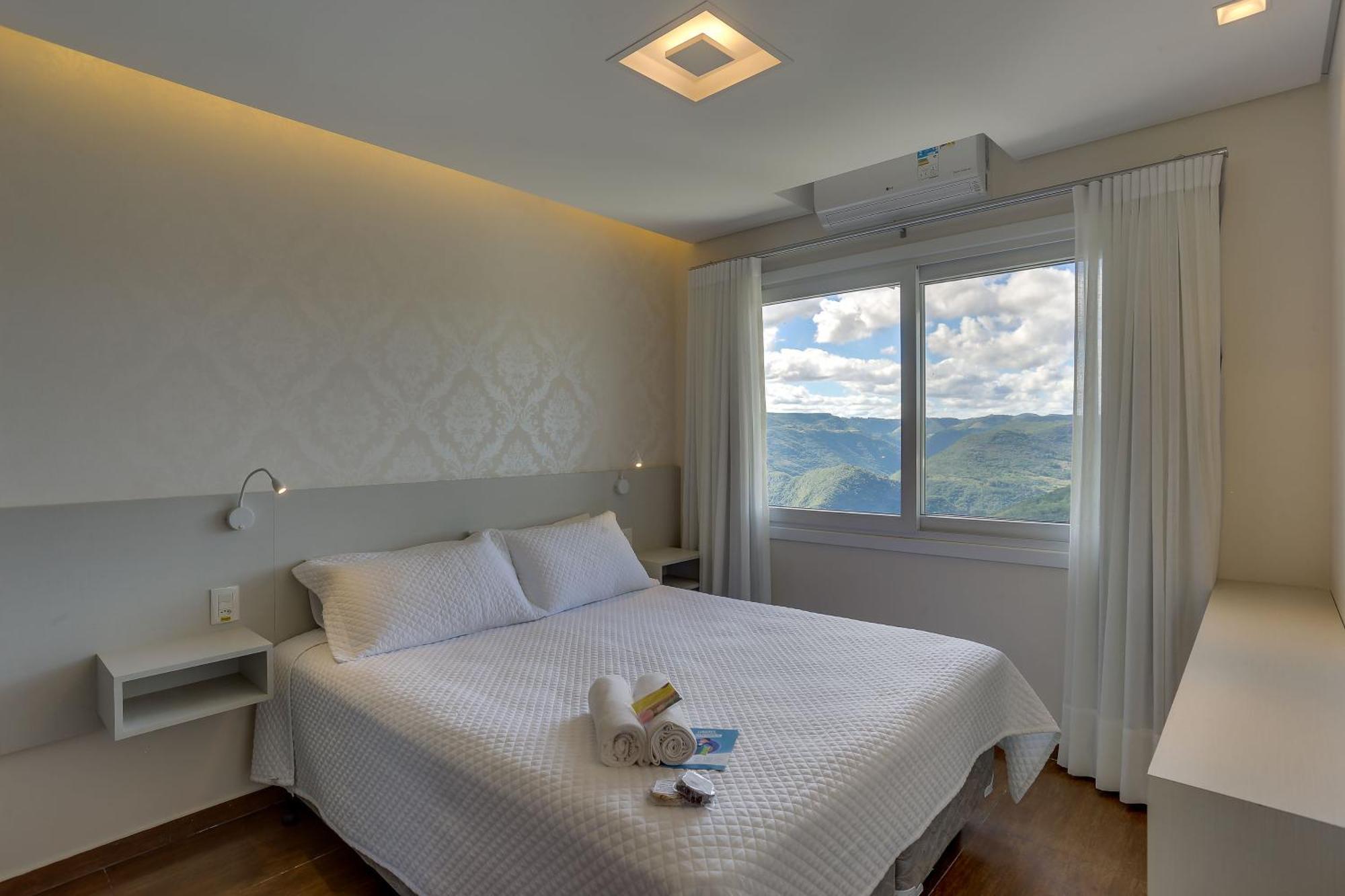 Deluxe Double or Twin Room Mountain View