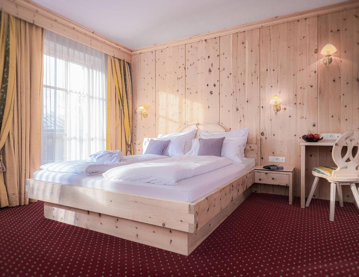 Family Studio,1094078067:JPEG