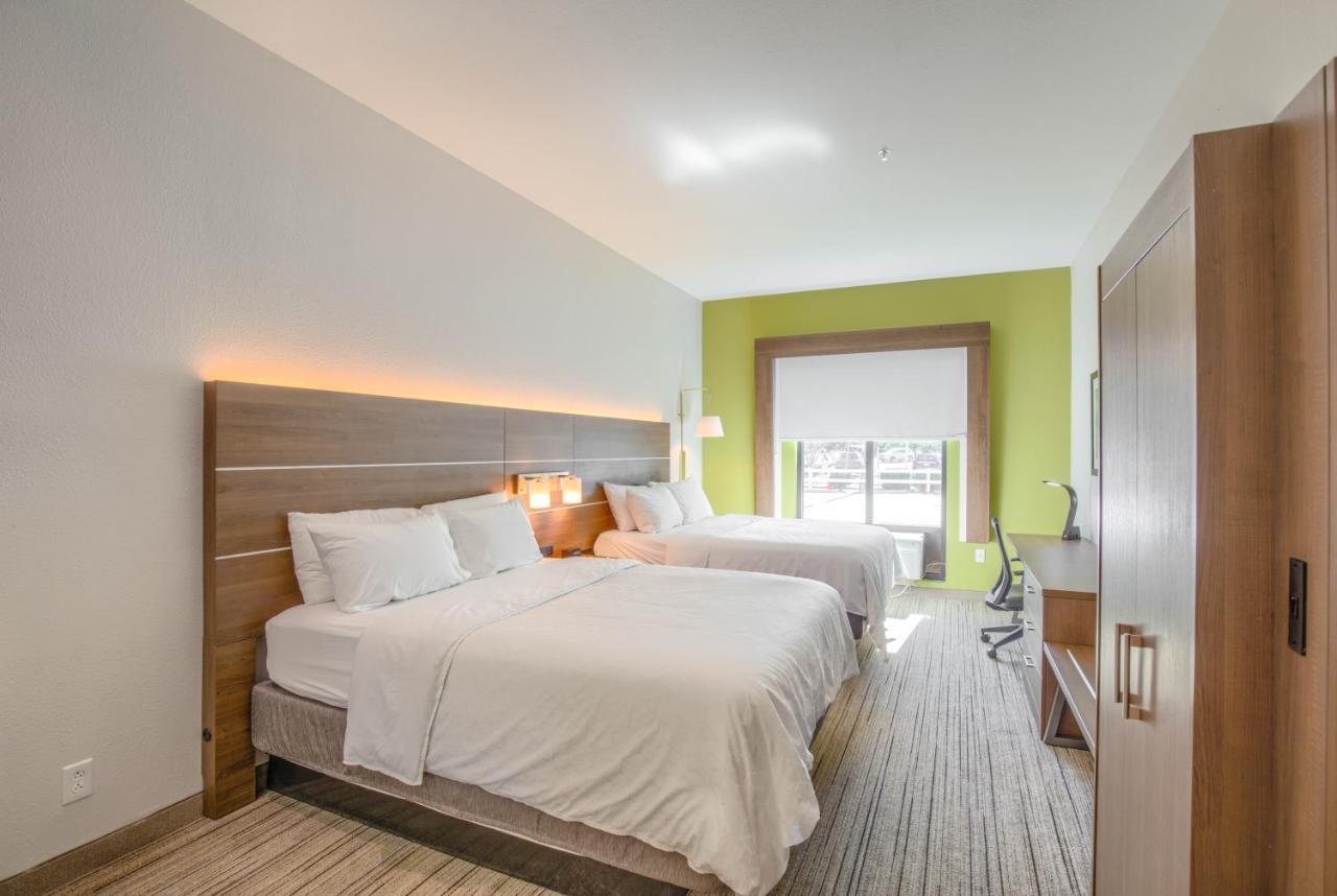 Standard King Room Mobility Accessible Roll Shower