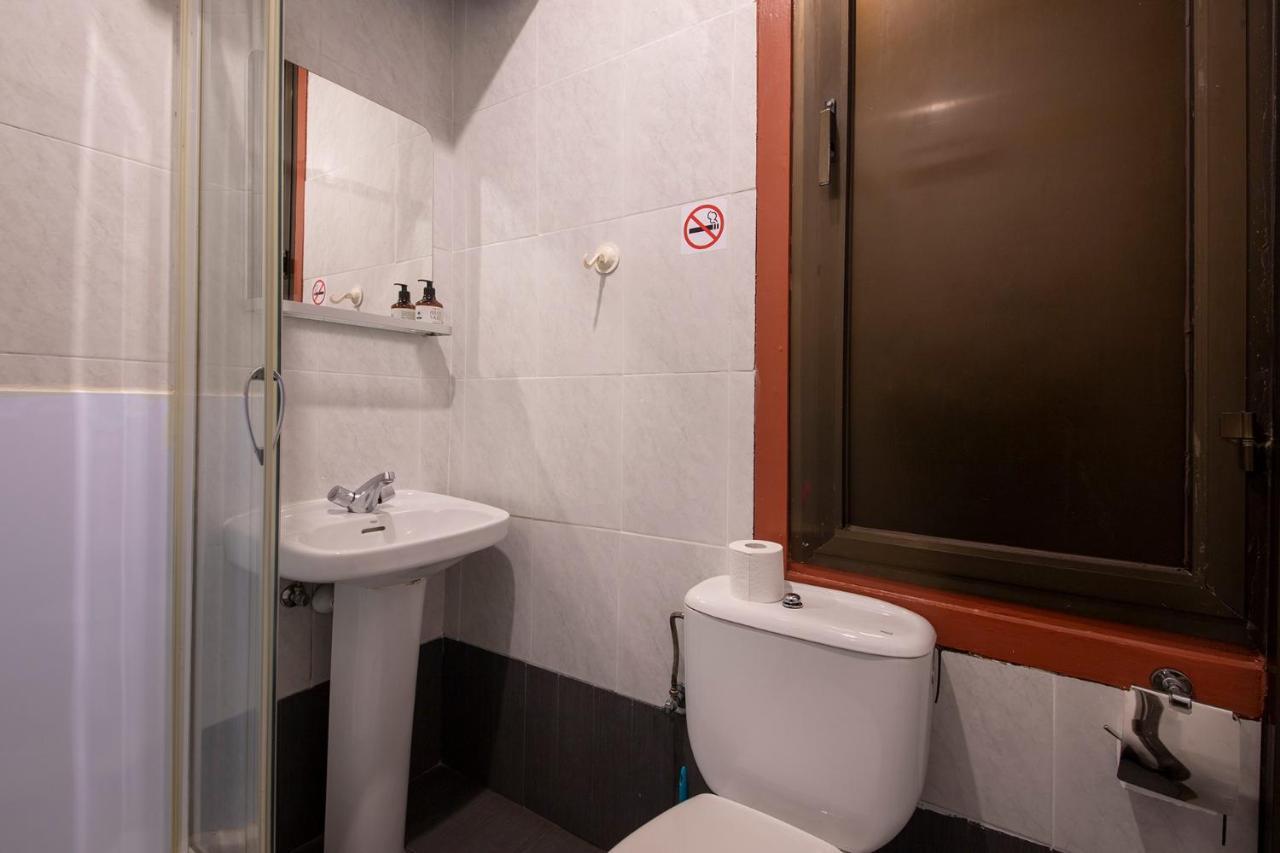 Double or Twin Room Private Bathroom