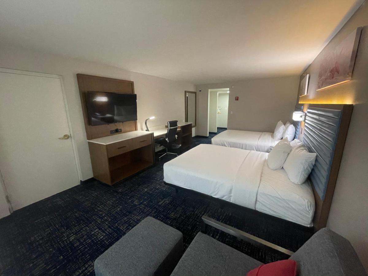 Queen Room Two Queen Beds Disability Access or Non-Smoking