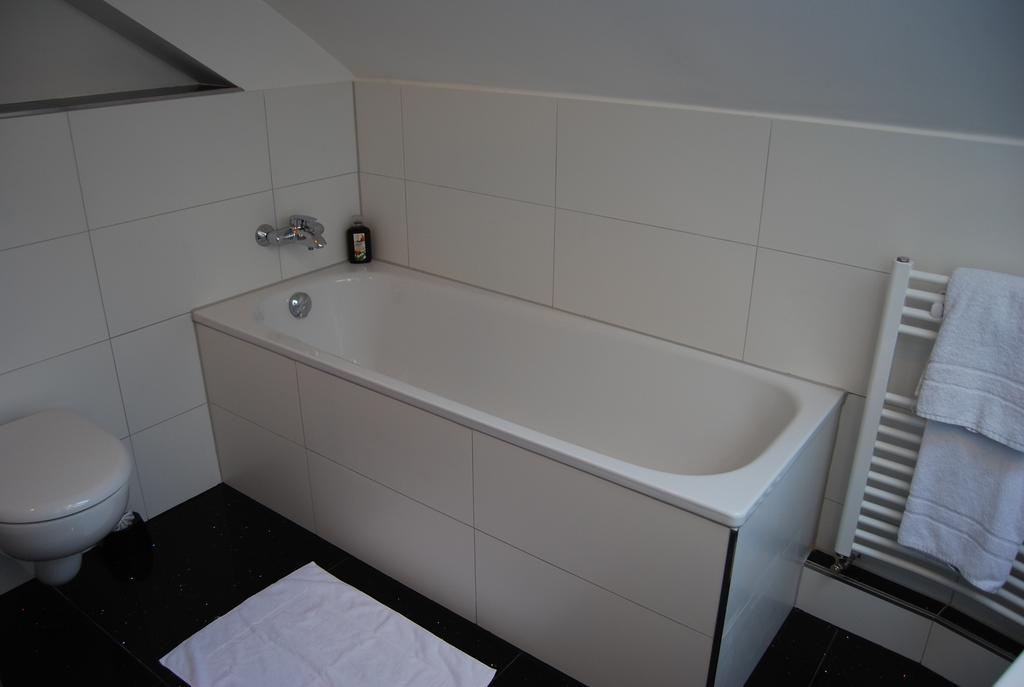 Family Room,109846899:JPEG