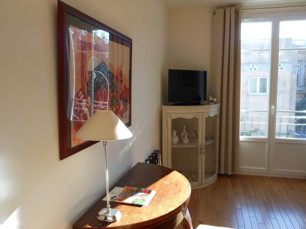 Tweepersoonskamer met 2 Aparte Bedden en Balkon