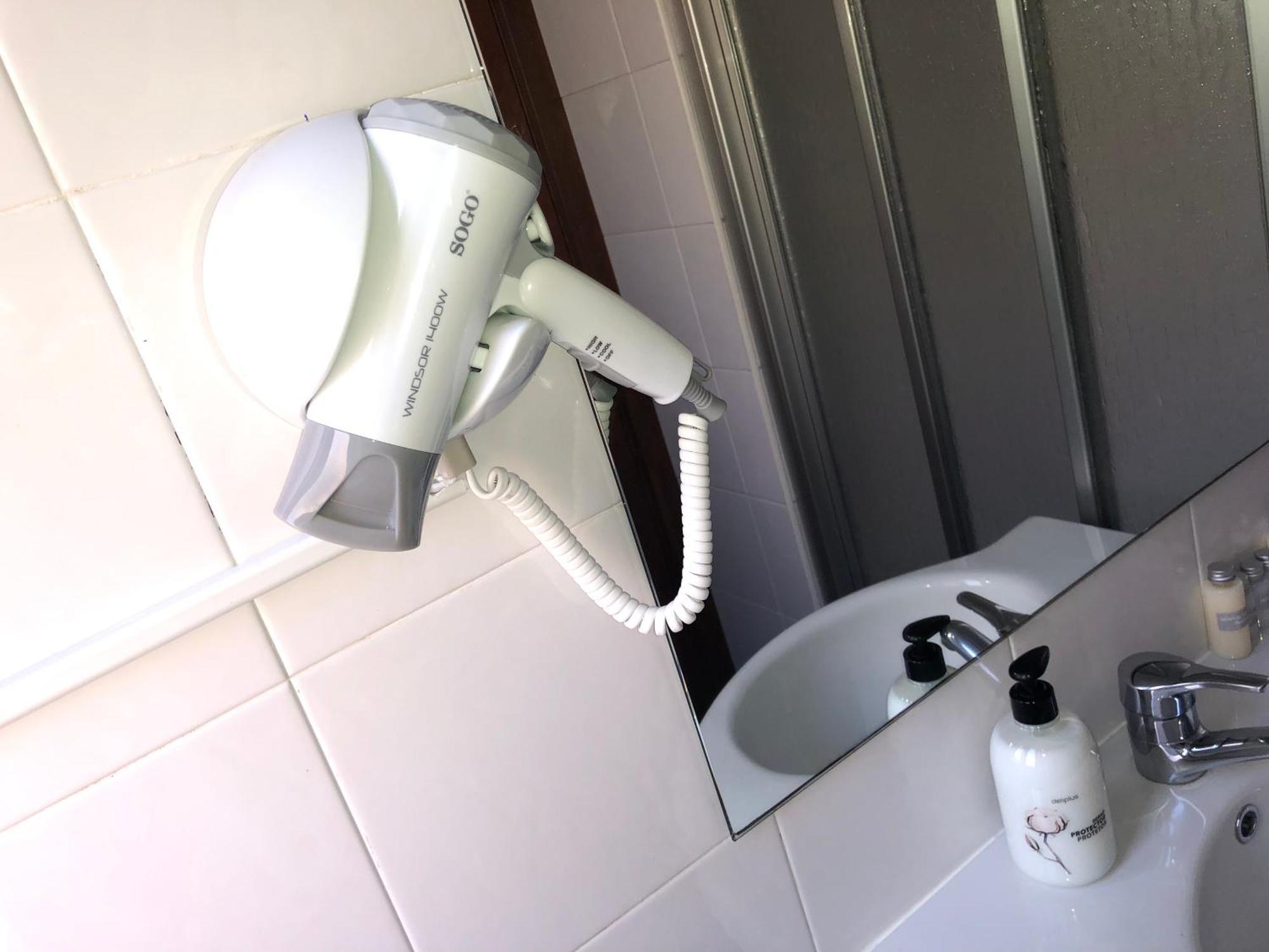 Single Room Private External Bathroom