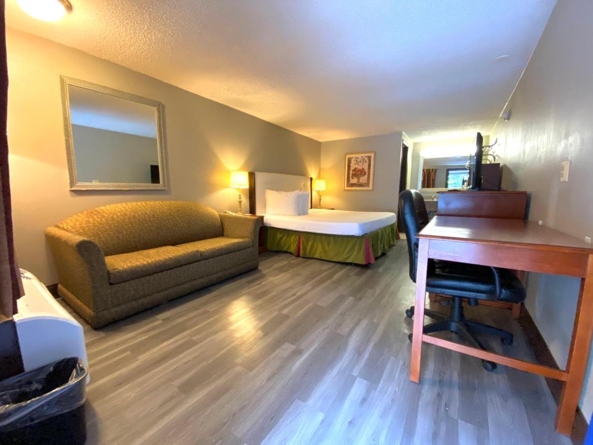 Deluxe King Room Smoking