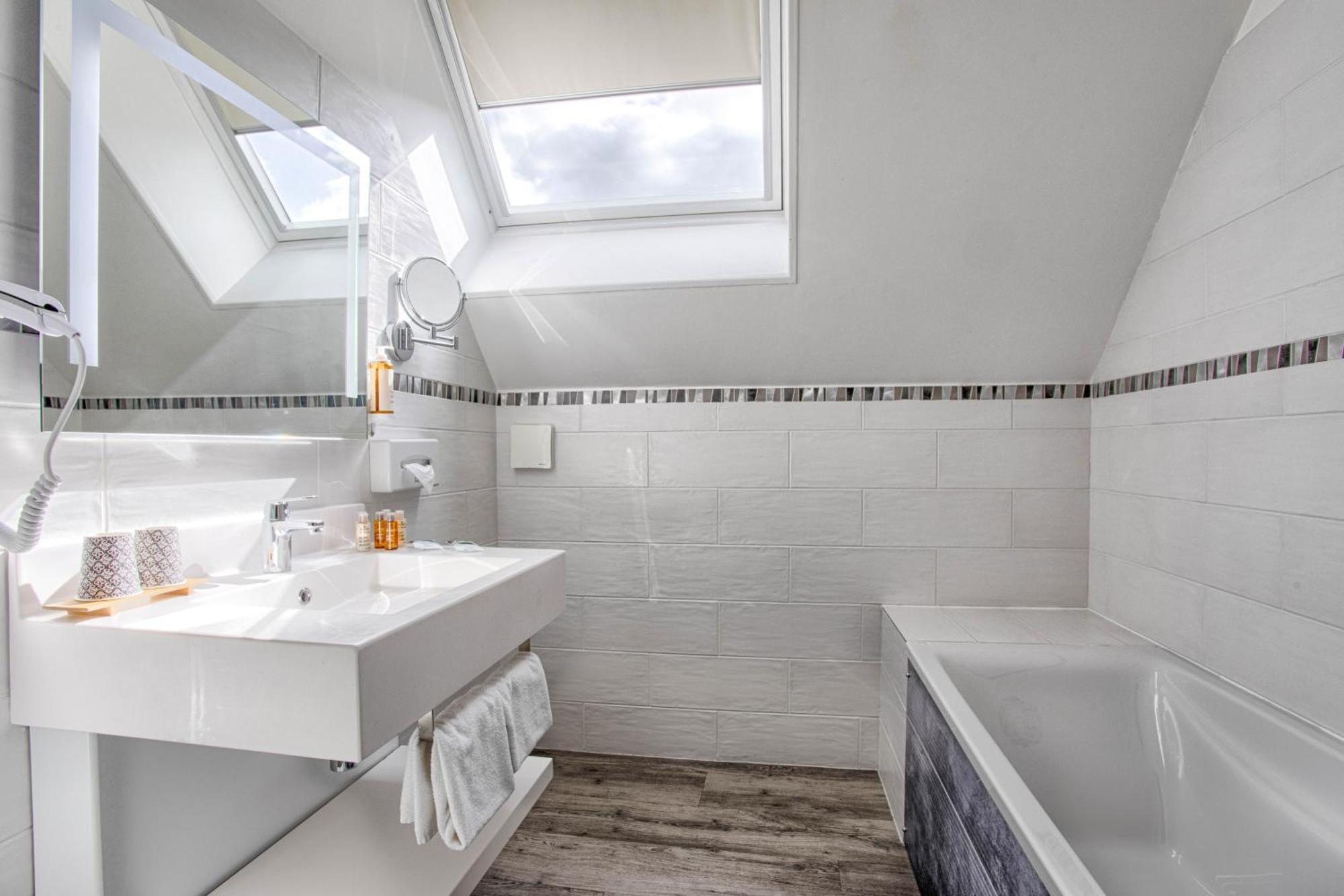 Privilege Suite One Double Bed One Sofa Bed