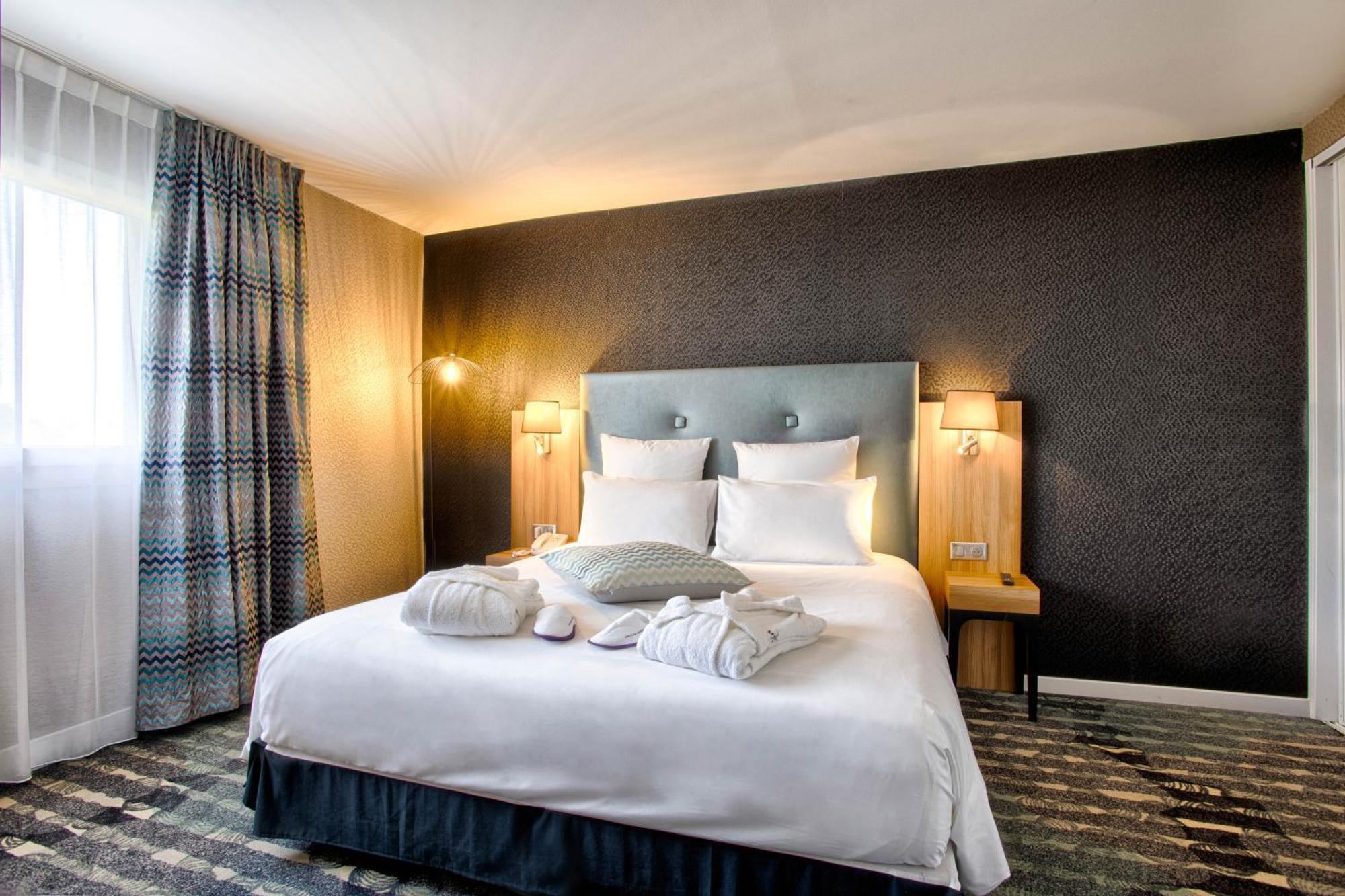 Privilege Suite One Double Bed One Sofa Bed