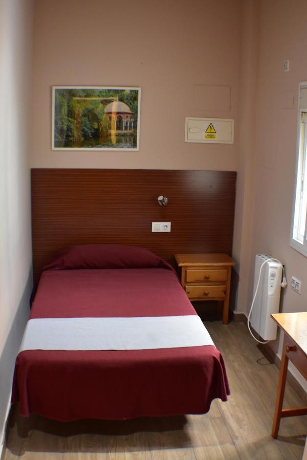 Single Room Private External Bathroom