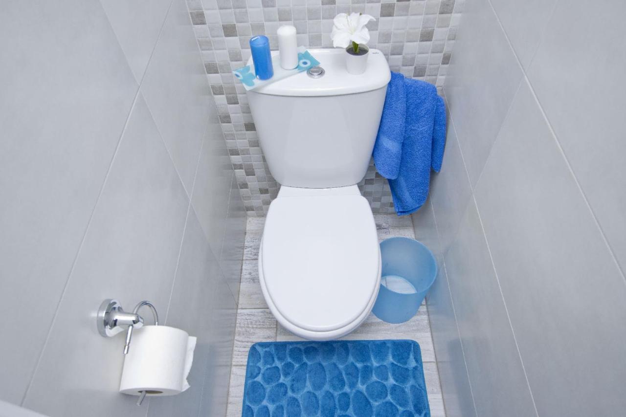 Single Room Private External Bathroom
