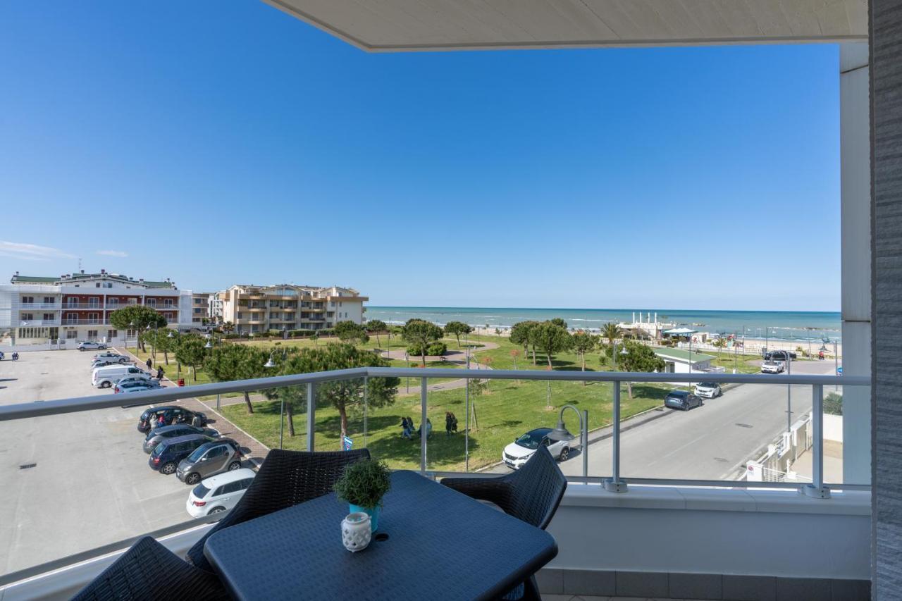 Two-Bedroom Apartment Sea View